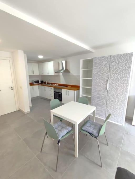 Apartament Near The Ocean In Playa San Juan エクステリア 写真